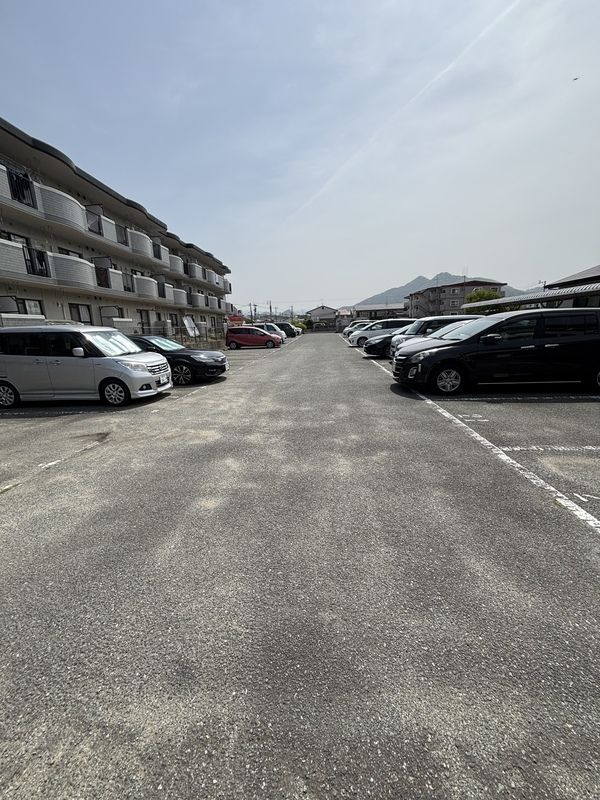 福岡市東区和白東１丁目の賃貸マンションの駐車場