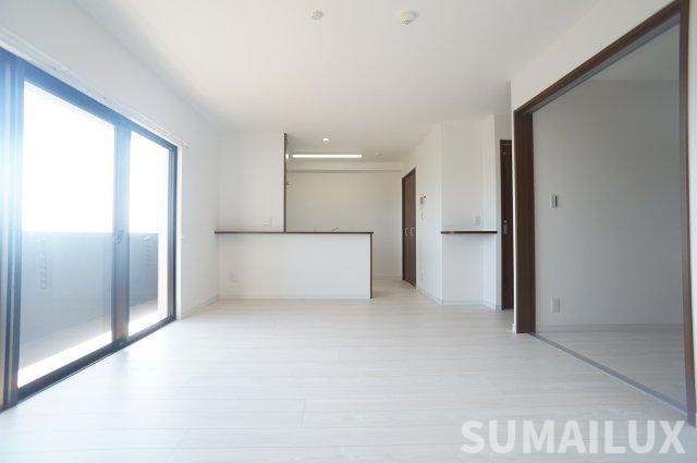 菊池郡菊陽町大字津久礼の賃貸マンションの居間・リビング