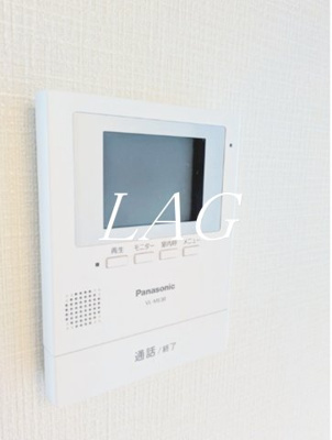 【セキュリティ】 | ファミーユ西野 | モニター付きインターフォンです。