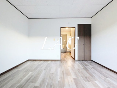 【居間・リビング】 | ファミーユ西野 | 洋室のお部屋です。