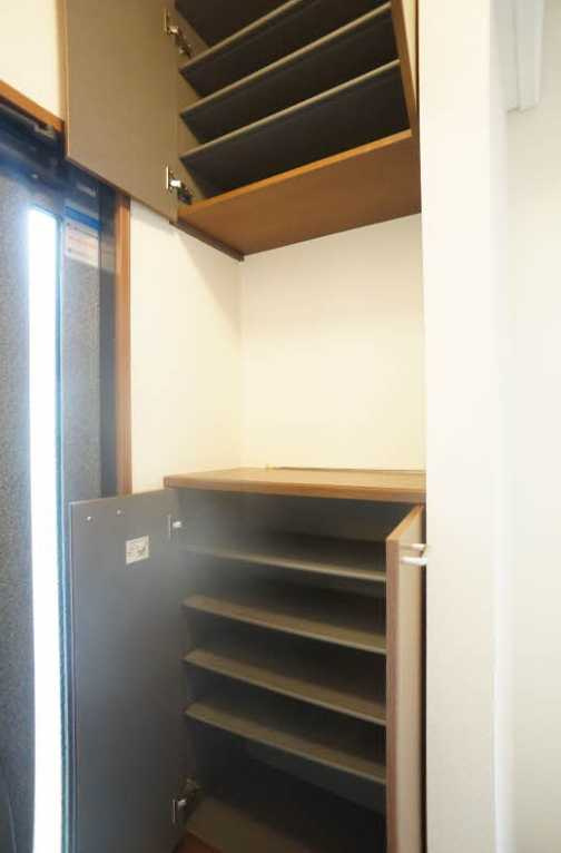 サニーコート　１フロア1住戸　追焚　独立洗面台の収納
