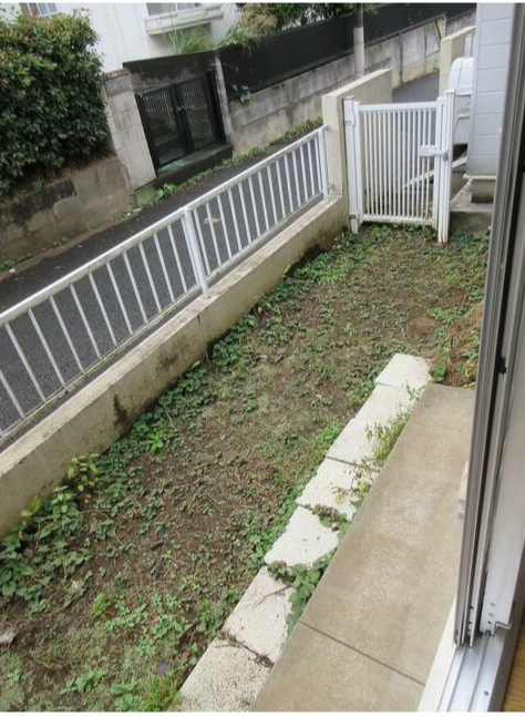 杉並区上荻４丁目のアパートの庭