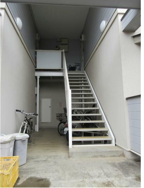 杉並区上荻４丁目のアパートのエントランス