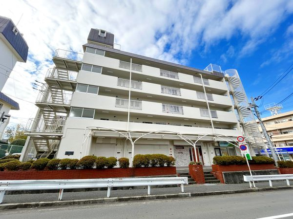 メゾンドール千里泉ケ丘　1号館の外観