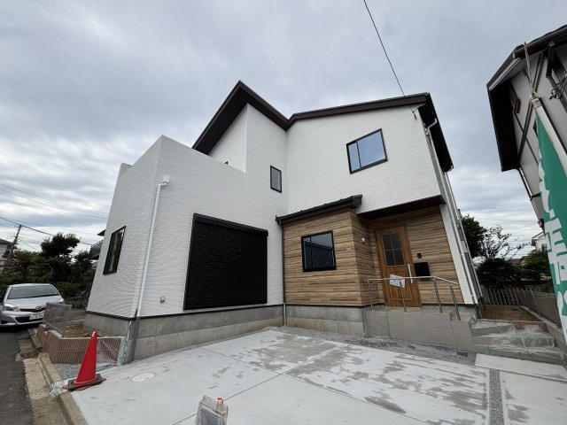 流山市名都借　新築戸建て　全1棟の駐車場