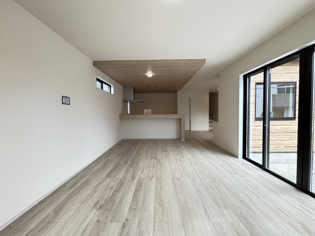 流山市名都借　新築戸建て　全1棟の居間・リビング