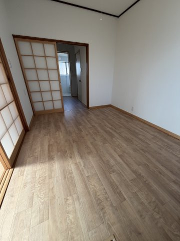 下地町豊岸アパートの居間・リビング