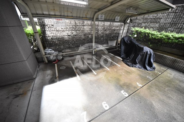 エステムコート梅田東アクアパレスの駐車場|エステムコート梅田東アクアパレス　バイク置場