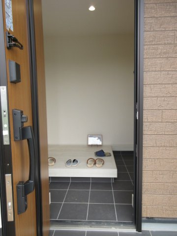 【仲介手数料無料】新築戸建　鳩山町今宿503-3（全2棟）の玄関