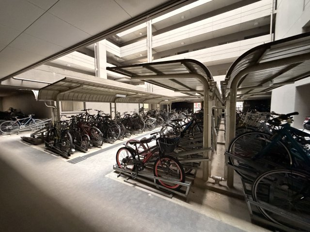モントーレヴェルキューブシティ福岡空港駅の駐輪場