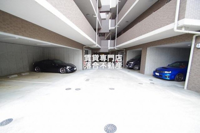 【駐車場】 | ロワール | 敷地内駐車場完備
