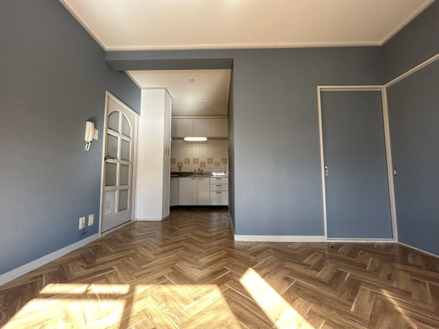 ロイヤルハイツ本多聞の居間・リビング