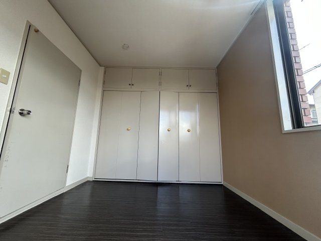 ロイヤルハイツ本多聞の洋室