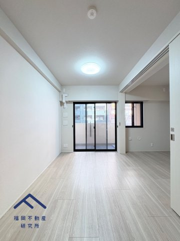 オープンレジデンシア高宮アベニューの居間・リビング