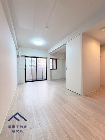 オープンレジデンシア高宮アベニューの居間・リビング