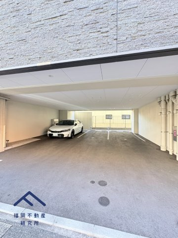 オープンレジデンシア高宮アベニューの駐車場