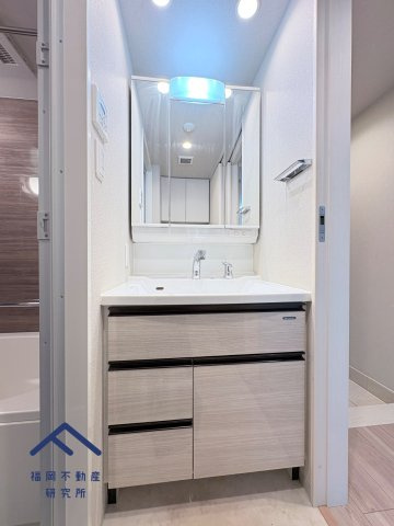 オープンレジデンシア高宮アベニューの独立洗面台