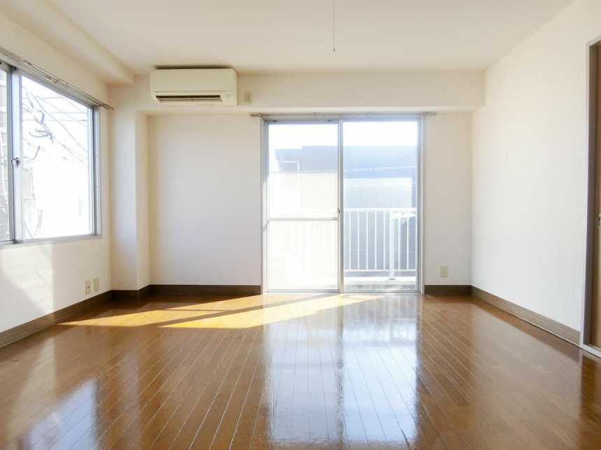 アミックハイム　女性限定　最上階　角部屋の居間・リビング