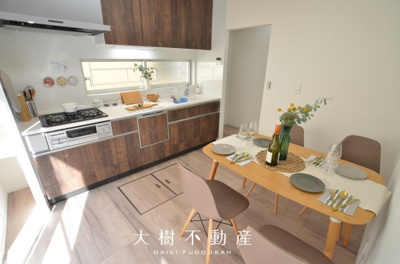 【居間・リビング】 | 綾瀬市上土棚中6丁目　中古戸建て【仲介手数料無料】 | 宅地建物取引士による不動産のご説明・現地のご案内、住宅金融普及協会住宅ローンアドバイザーが住宅ローンのアドバイスから融資実行までのお手伝いをしっかりサポートします♪