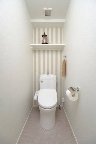 新品家具付きマンション博多駅南13B(KaGood福岡)のトイレ|落ち着いたトイレです