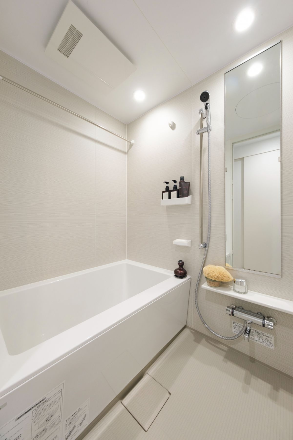 新品家具付きマンション博多駅南13B(KaGood福岡)の浴室|きれいなお風呂です