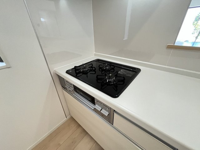 【キッチン】 | 福岡市南区長住7丁目第9　1号棟（全2棟）【仲介手数料無料・0円】 | 施工例。施工例は完成時と異なる場合があります。