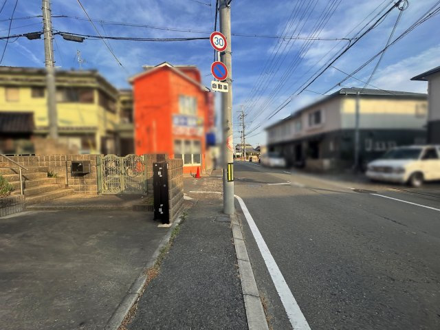 箕面市箕面３丁目　中古戸建の前面道路含む現地写真