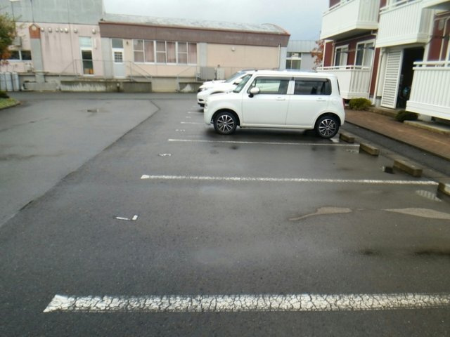 リビングタウン向中野　Ｄの駐車場