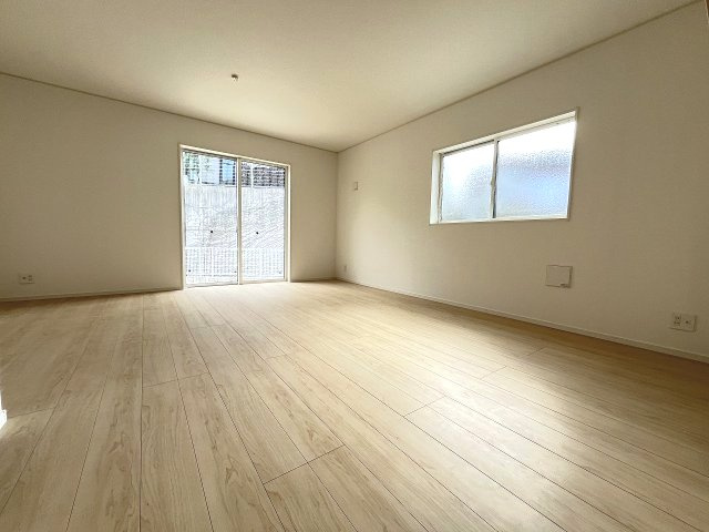 【居間・リビング】 | 福岡市南区長住7丁目第9　2号棟（全2棟）【仲介手数料無料・0円】 | 現地写真。