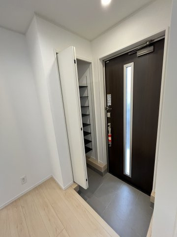 【玄関】 | 福岡市南区長住7丁目第9　2号棟（全2棟）【仲介手数料無料・0円】 | 現地写真。