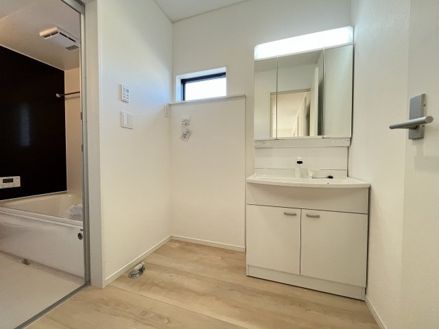 【洗面所】 | 福岡市南区長住7丁目第9　2号棟（全2棟）【仲介手数料無料・0円】 | 施工例。施工例は完成時と異なる場合があります。