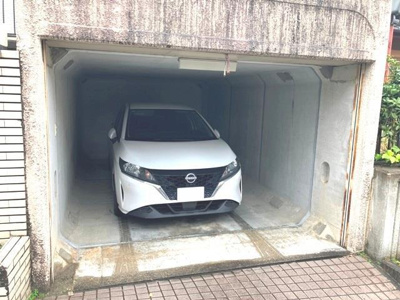 【駐車場】 | 光陽台１丁目戸建 | 駐車場に車を止められます
