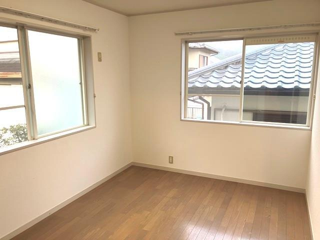 【内装】 | 光陽台１丁目戸建 | 明るい室内です