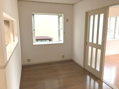 【居間・リビング】 | 光陽台１丁目戸建 | こちらのリビングで趣味の時間をお楽しみください