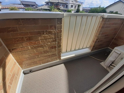 【バルコニー】 | カレント・ヴィラ | 開放的で明るい空間を演出してくれるバルコニーです