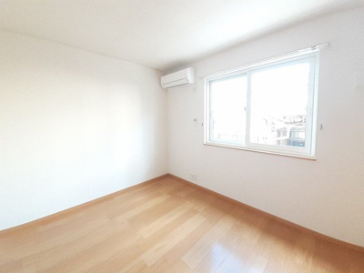 【内装】 | カレント・ヴィラ | 明るい色調の室内です