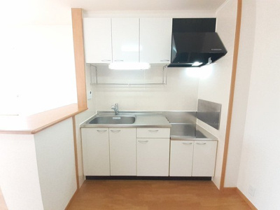 【キッチン】 | カレント・ヴィラ | コンパクトなキッチンで掃除もラクラク