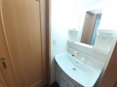 【洗面所】 | カレント・ヴィラ | 広い洗面スペース