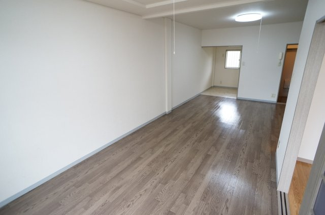 エメリーパレスの玄関