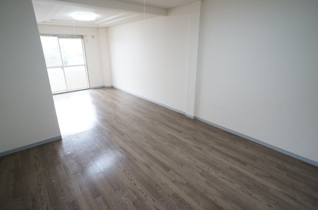 エメリーパレスの居間・リビング