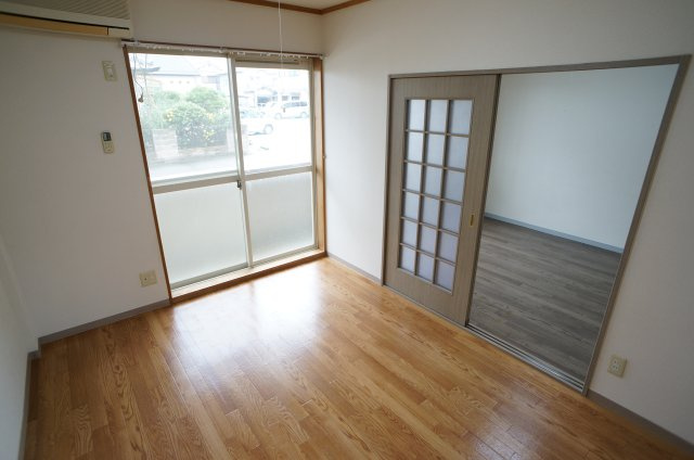 エメリーパレスの洋室