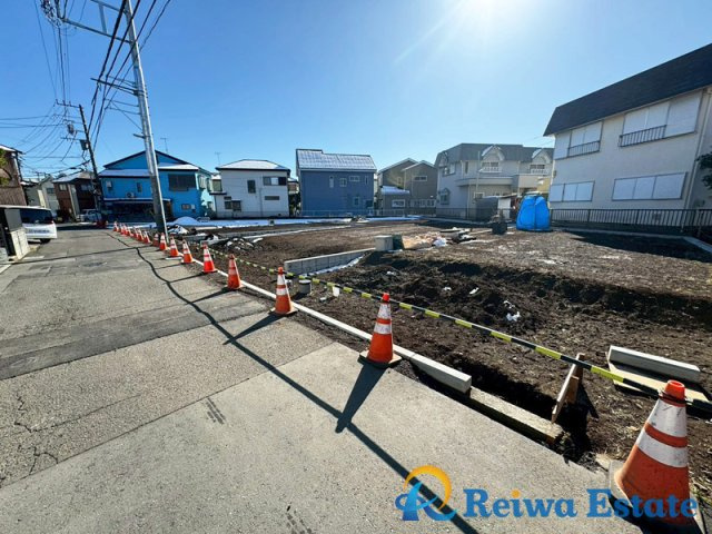 売地　茅ヶ崎市香川1丁目の前面道路含む現地写真
