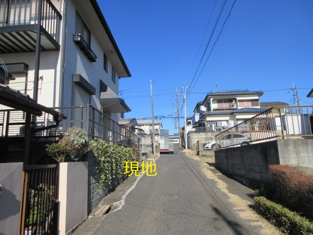 中古戸建　東松山市野田1319-174の前面道路含む現地写真