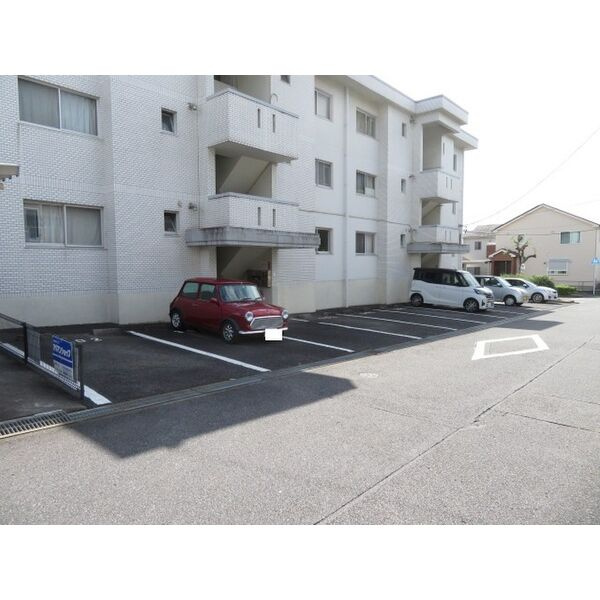 サンヒル上地の駐車場