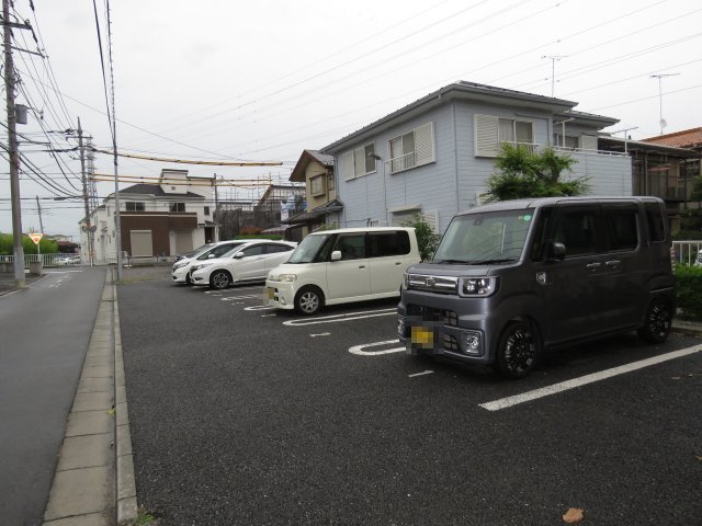 フェニックス小仙波Dの駐車場