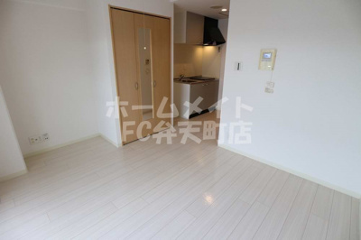 【居間・リビング】 | アスティナ弁天町 | リビングです