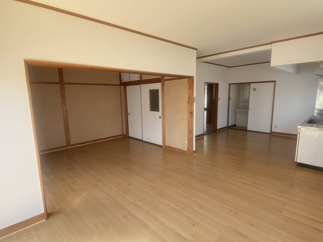 青山一戸建の居間・リビング