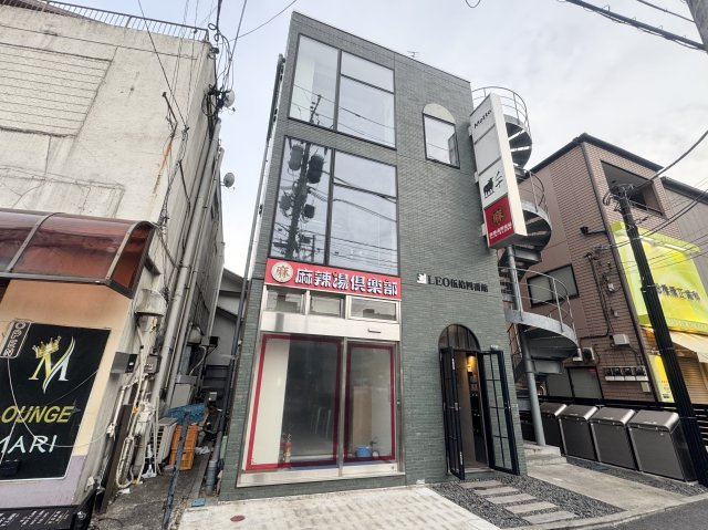 LEO伍拾四番館の外観