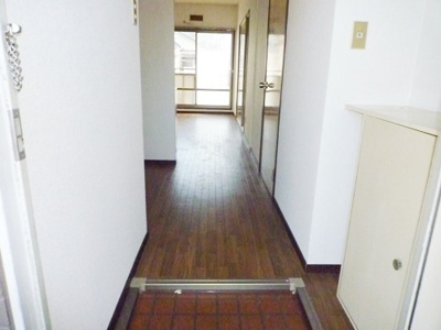 【玄関】 | シャトー志紀 | 明るい玄関です