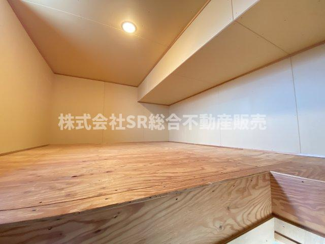 池島町2丁目中古戸建の収納|容量たっぷりの屋根裏収納がございます！